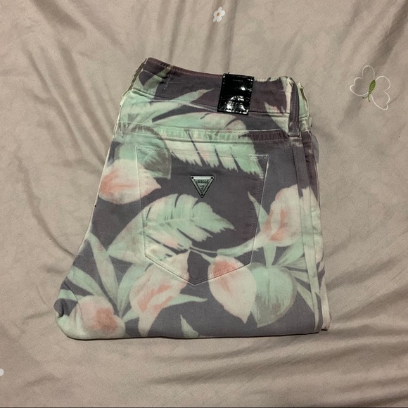 Guess Green Jeans with Flowers - Picture 6 of 6